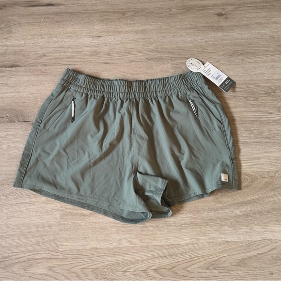Vuori Pants - NWT Vuori dash shorts
